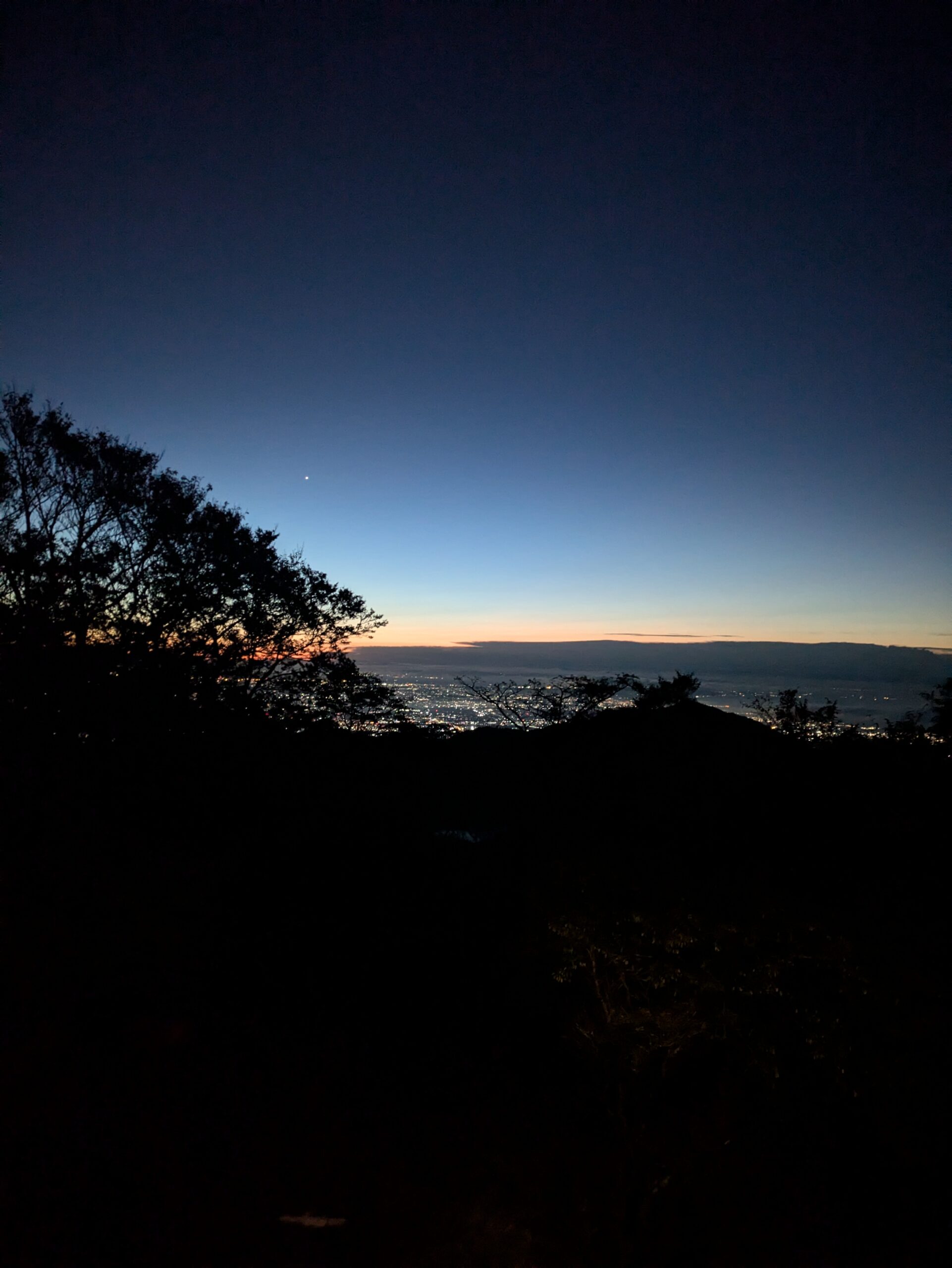 Rainy Day Hiking in Tanzawa, Japan: Mountain Lodge Food & Workman Rain Gear Review