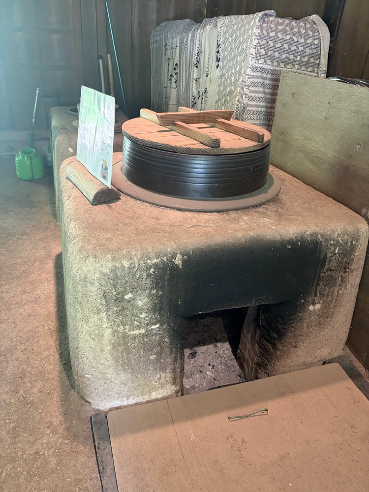 江戸時代の古民家の中のかまど（竈）